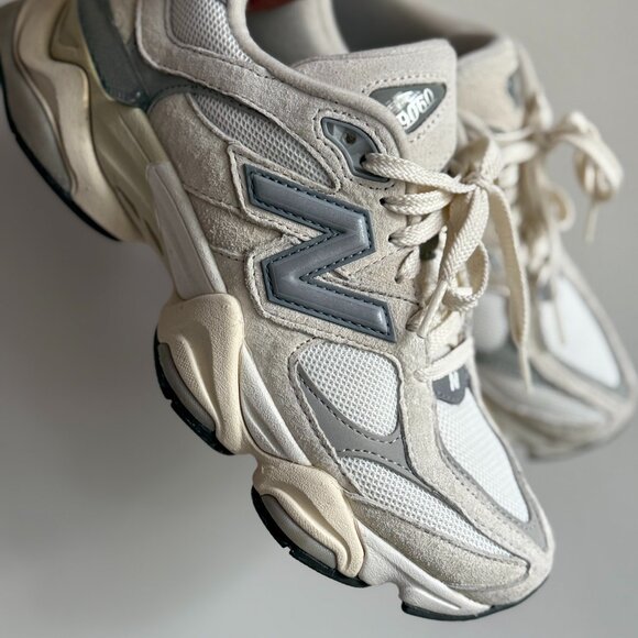 New Balance 9060 Sea Salt Concrete Silver | Sz W7.5 / M6 | Like New - Picture 1 of 6